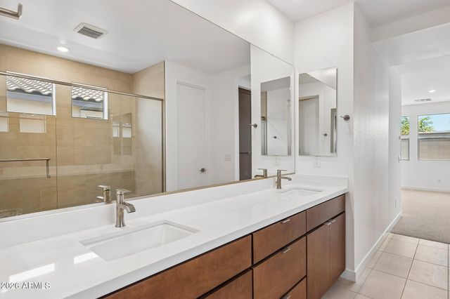 7951 W LOMA Lane, Peoria, AZ 85345