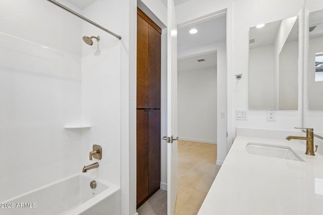 7951 W LOMA Lane, Peoria, AZ 85345