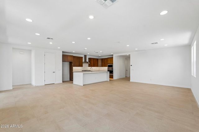 7951 W LOMA Lane, Peoria, AZ 85345