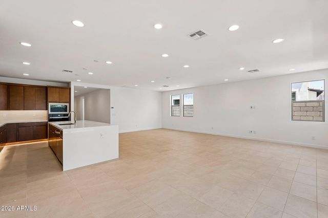 7951 W LOMA Lane, Peoria, AZ 85345