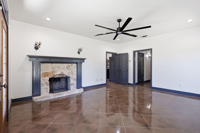 1070 S Reno Road, Reno, TX 76082