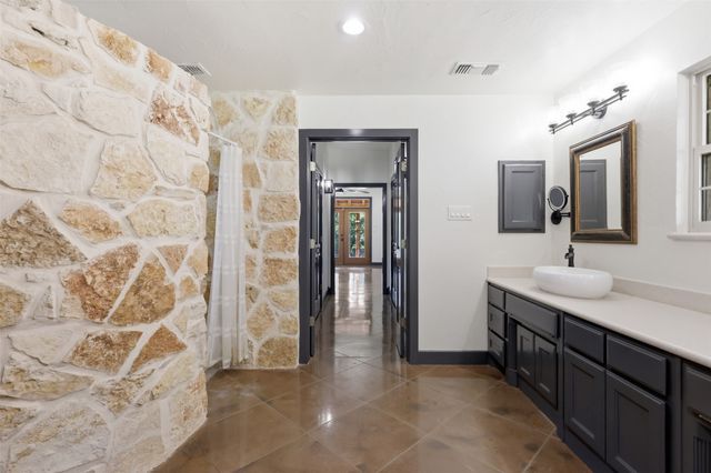 1070 S Reno Road, Reno, TX 76082