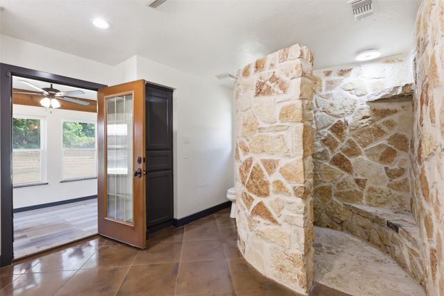 1070 S Reno Road, Reno, TX 76082