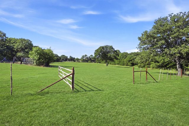 1070 S Reno Road, Reno, TX 76082