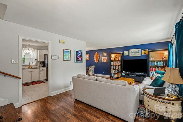 2018 Knell Drive, Charlotte, NC 28212