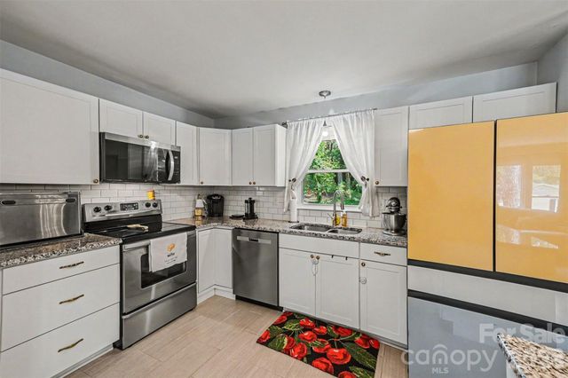 2018 Knell Drive, Charlotte, NC 28212