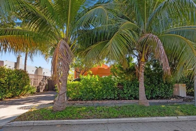 6704 Garden Avenue, West Palm Beach, FL 33405