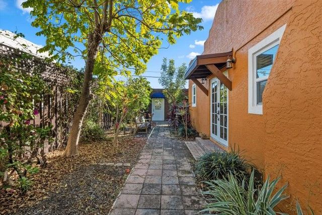 6704 Garden Avenue, West Palm Beach, FL 33405