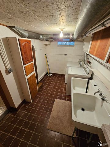 15723 Pleasant Avenue, Allen Park, MI 48101