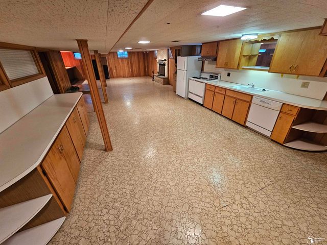 15723 Pleasant Avenue, Allen Park, MI 48101