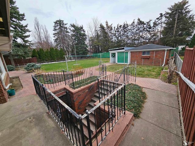 15723 Pleasant Avenue, Allen Park, MI 48101