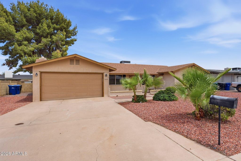 Image 5 of property listing at 1854 E DOWNING Street, Mesa, AZ 85203