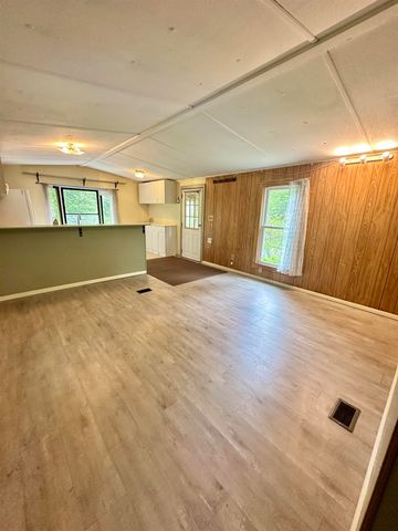 4 Reservoir Road, Brattleboro, VT 05301