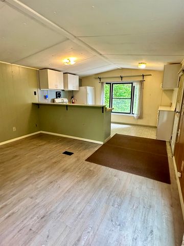 4 Reservoir Road, Brattleboro, VT 05301