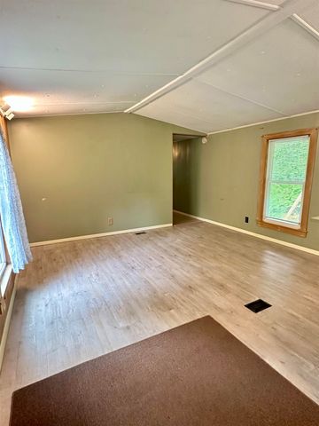 4 Reservoir Road, Brattleboro, VT 05301