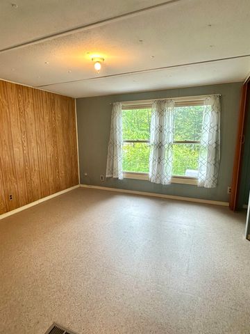 4 Reservoir Road, Brattleboro, VT 05301