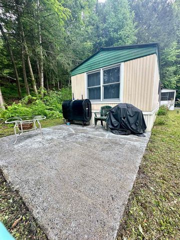 4 Reservoir Road, Brattleboro, VT 05301