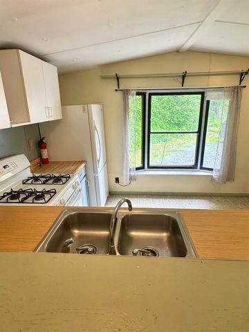 4 Reservoir Road, Brattleboro, VT 05301
