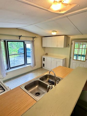 4 Reservoir Road, Brattleboro, VT 05301