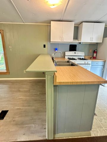 4 Reservoir Road, Brattleboro, VT 05301