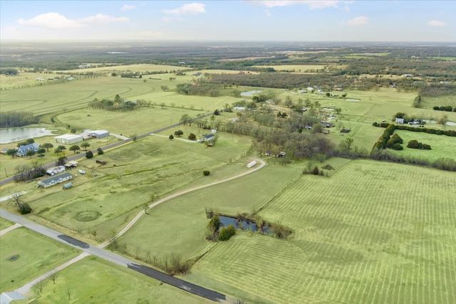 1832 W White Oak Road, West, TX 76691