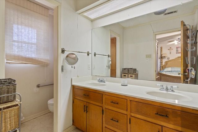 1832 W White Oak Road, West, TX 76691