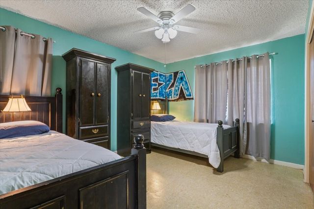 1832 W White Oak Road, West, TX 76691