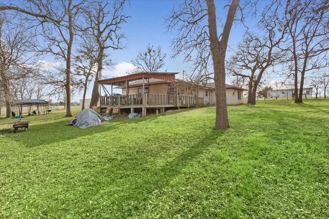 1832 W White Oak Road, West, TX 76691