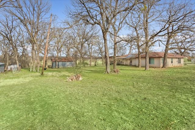 1832 W White Oak Road, West, TX 76691