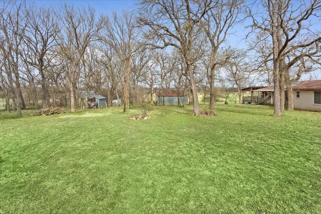 1832 W White Oak Road, West, TX 76691
