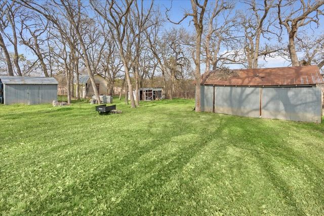 1832 W White Oak Road, West, TX 76691