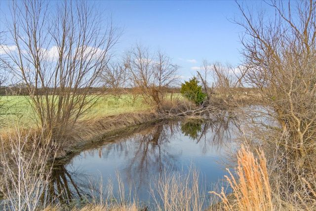 1832 W White Oak Road, West, TX 76691