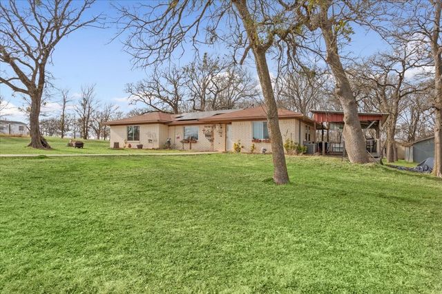 1832 W White Oak Road, West, TX 76691