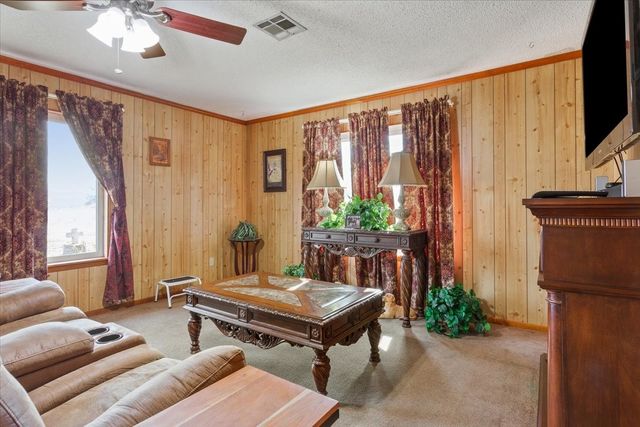 1832 W White Oak Road, West, TX 76691