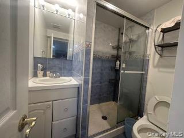 35-20 Utopia Parkway, Flushing, NY 11358