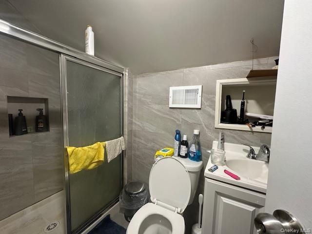 35-20 Utopia Parkway, Flushing, NY 11358