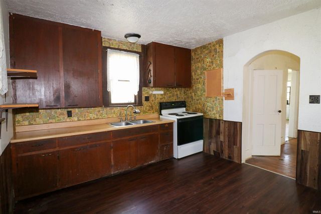 1008 W Elm Street, Hartford City, IN 47348