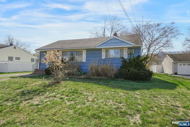 25 Stiles Court, Pompton Lakes, NJ 07442