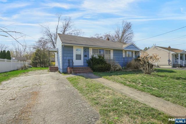 25 Stiles Court, Pompton Lakes, NJ 07442