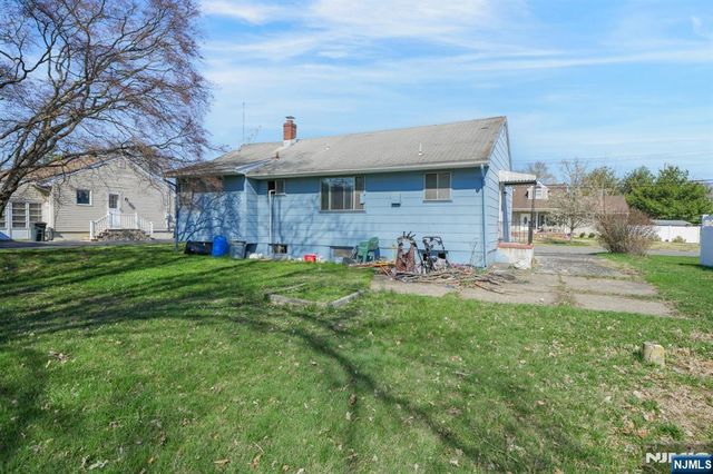 25 Stiles Court, Pompton Lakes, NJ 07442