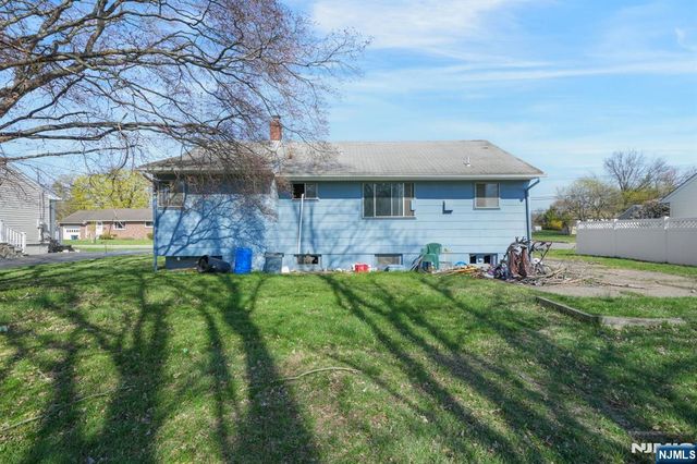 25 Stiles Court, Pompton Lakes, NJ 07442