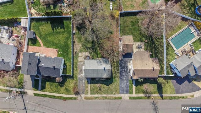 25 Stiles Court, Pompton Lakes, NJ 07442