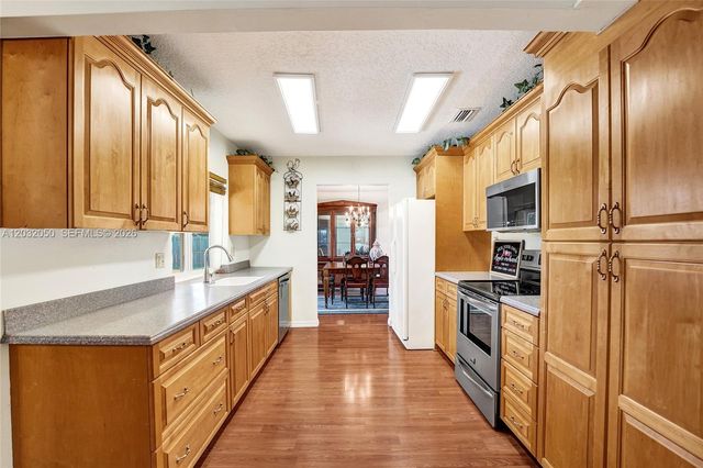 7421 NW 8th Court, Plantation, FL 33317