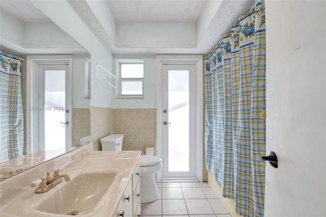 7421 NW 8th Court, Plantation, FL 33317