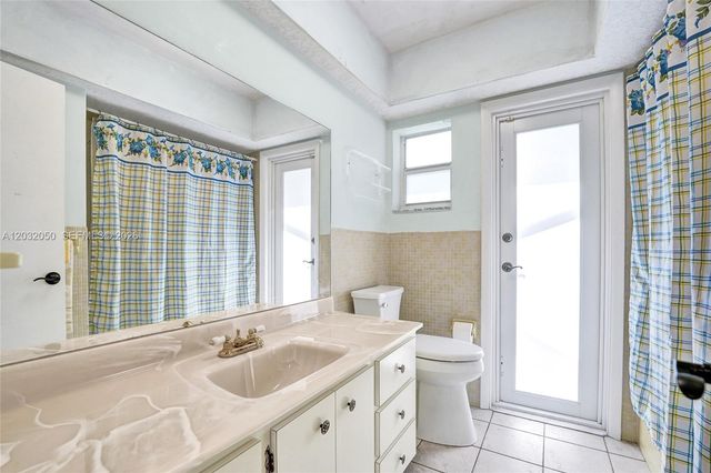 7421 NW 8th Court, Plantation, FL 33317