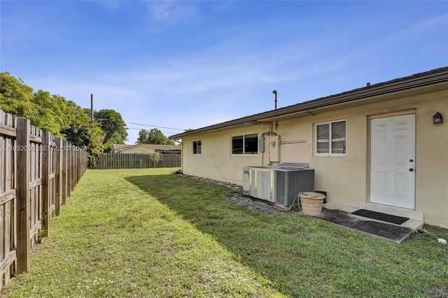 7421 NW 8th Court, Plantation, FL 33317
