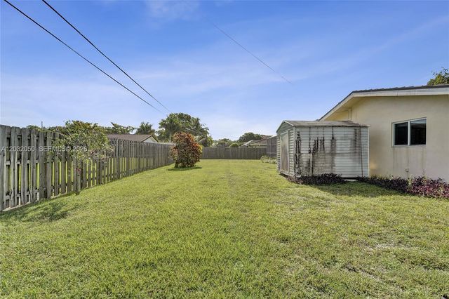 7421 NW 8th Court, Plantation, FL 33317