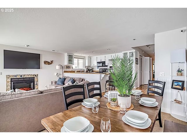 1123 N HIGHWAY 101 18, Depoe Bay, OR 97341