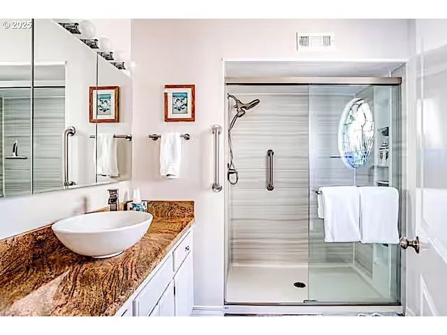 1123 N HIGHWAY 101 18, Depoe Bay, OR 97341