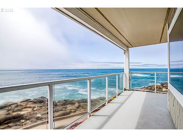 1123 N HIGHWAY 101 18, Depoe Bay, OR 97341